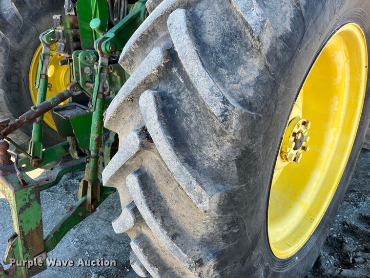 image for item MW9491 1993 John Deere 7800  MFWD tractor