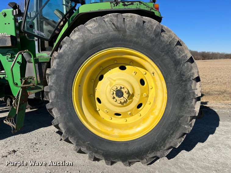 image for item MW9491 1993 John Deere 7800  MFWD tractor