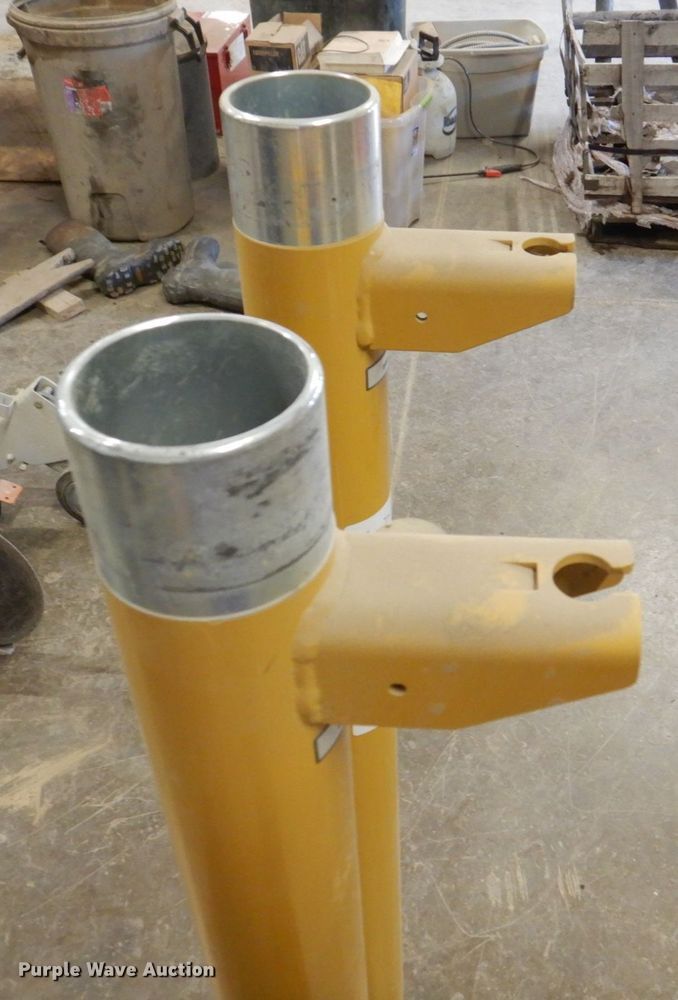 image for item DK5005 (2) Caterpillar grade control mounts