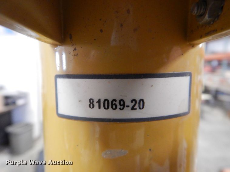 image for item DK5005 (2) Caterpillar grade control mounts