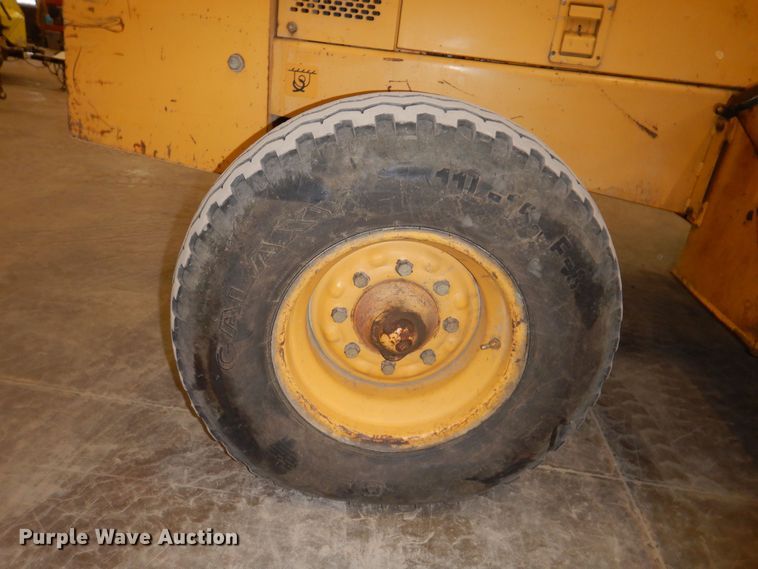 image for item DK5017 1998 John Deere 486E  forklift