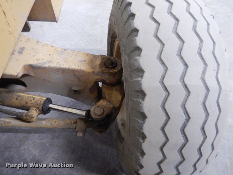 image for item DK5017 1998 John Deere 486E  forklift