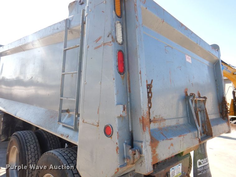 image for item DK5028 2009 Freightliner FLD120  dump truck