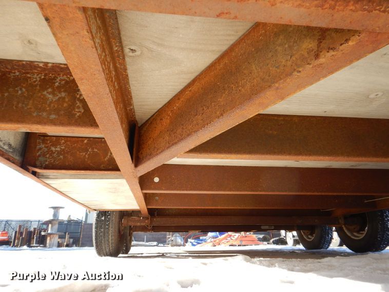 image for item DK5034 2002 United Express  enclosed cargo trailer with lube system