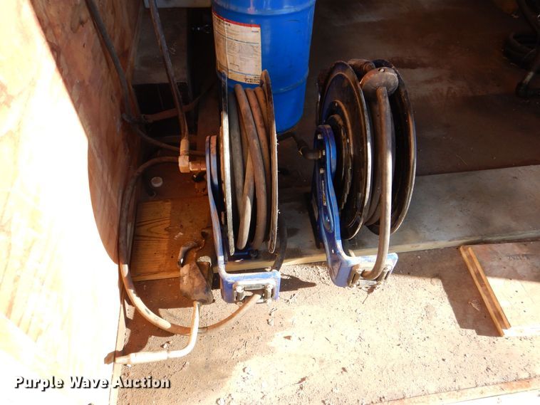 image for item DK5034 2002 United Express  enclosed cargo trailer with lube system