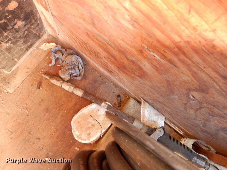 image for item DK5034 2002 United Express  enclosed cargo trailer with lube system