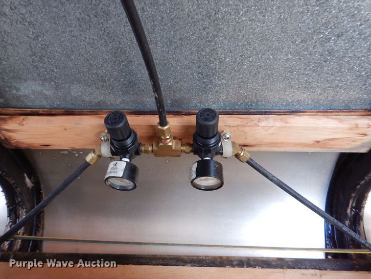 image for item DK5034 2002 United Express  enclosed cargo trailer with lube system