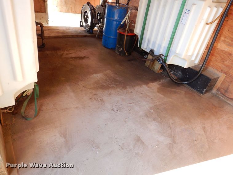 image for item DK5034 2002 United Express  enclosed cargo trailer with lube system