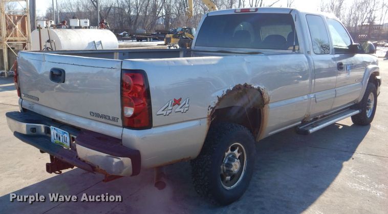 image for item DK5036 2004 Chevrolet Silverado 2500HD  pickup truck