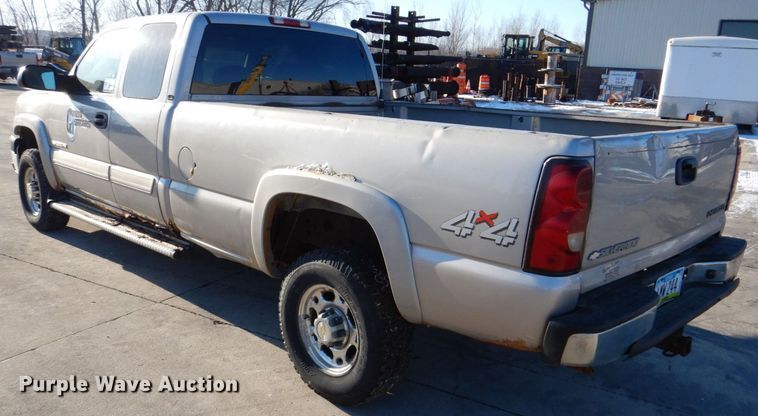 image for item DK5036 2004 Chevrolet Silverado 2500HD  pickup truck