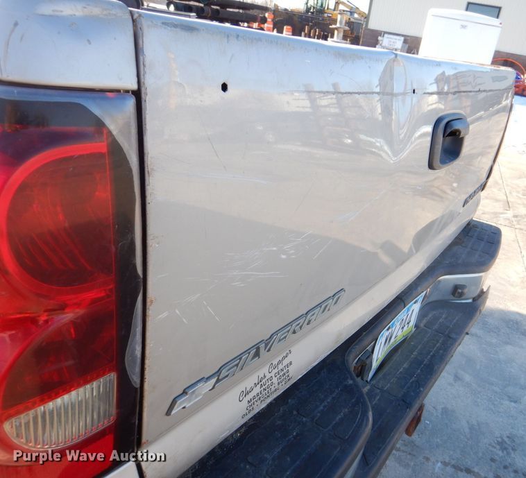 image for item DK5036 2004 Chevrolet Silverado 2500HD  pickup truck