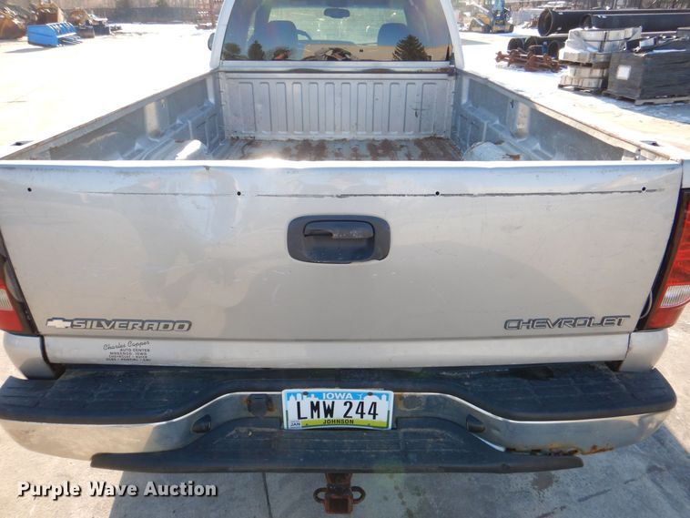 image for item DK5036 2004 Chevrolet Silverado 2500HD  pickup truck