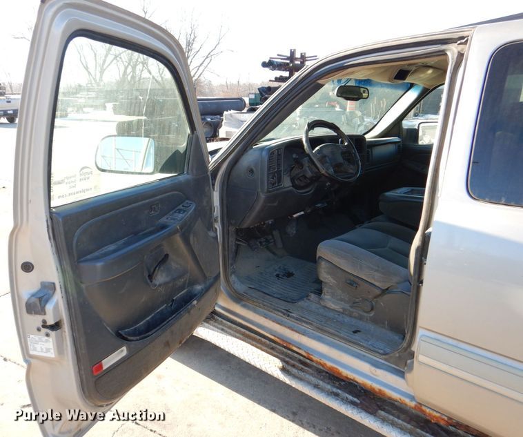 image for item DK5036 2004 Chevrolet Silverado 2500HD  pickup truck