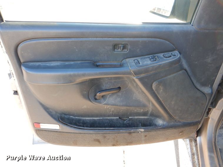 image for item DK5036 2004 Chevrolet Silverado 2500HD  pickup truck