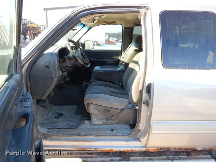 image for item DK5036 2004 Chevrolet Silverado 2500HD  pickup truck