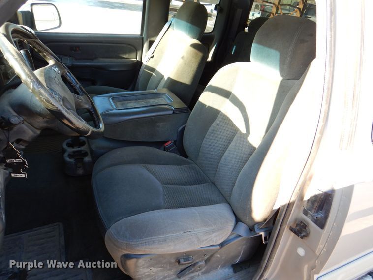 image for item DK5036 2004 Chevrolet Silverado 2500HD  pickup truck