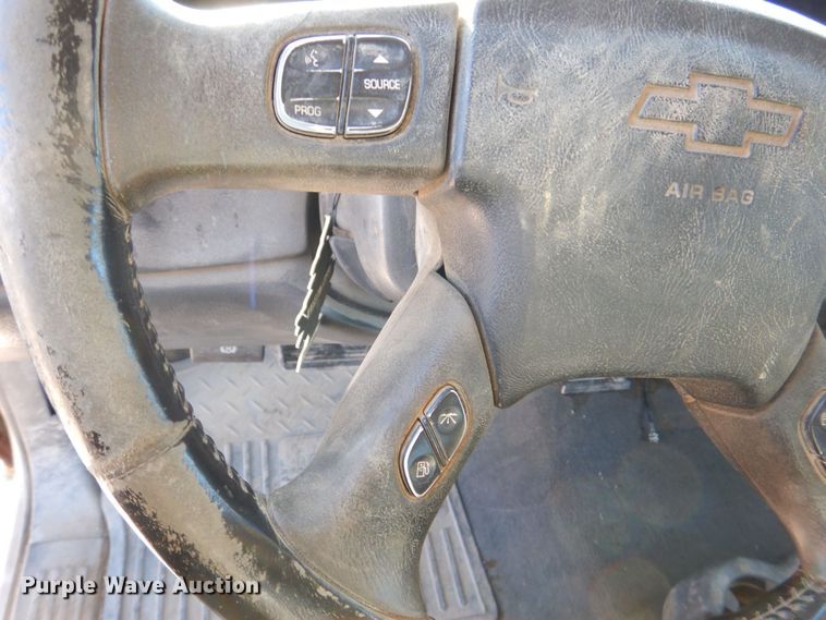 image for item DK5036 2004 Chevrolet Silverado 2500HD  pickup truck