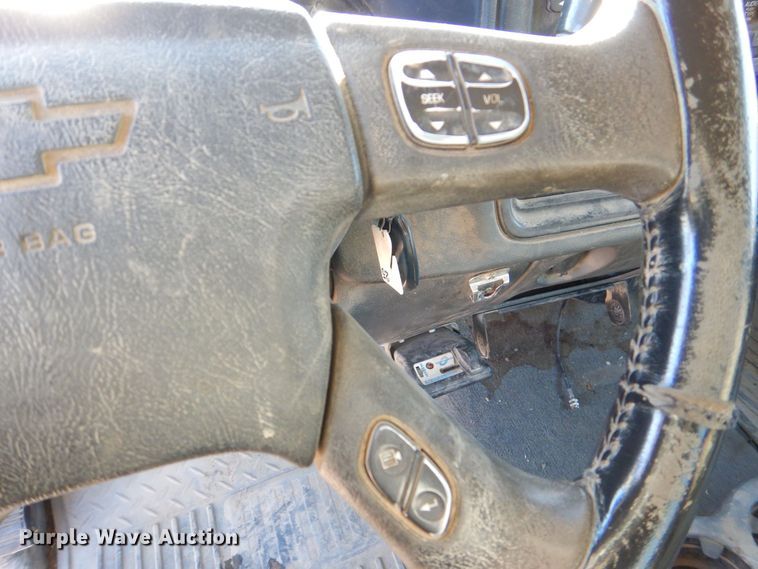 image for item DK5036 2004 Chevrolet Silverado 2500HD  pickup truck