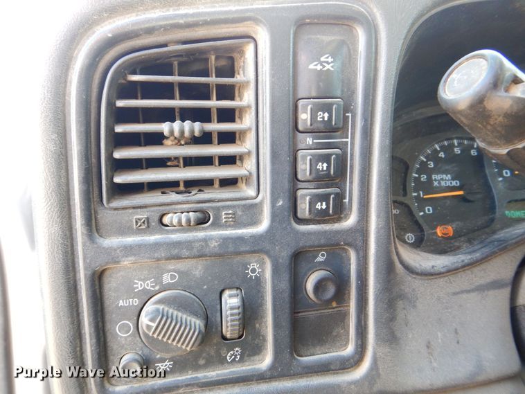 image for item DK5036 2004 Chevrolet Silverado 2500HD  pickup truck