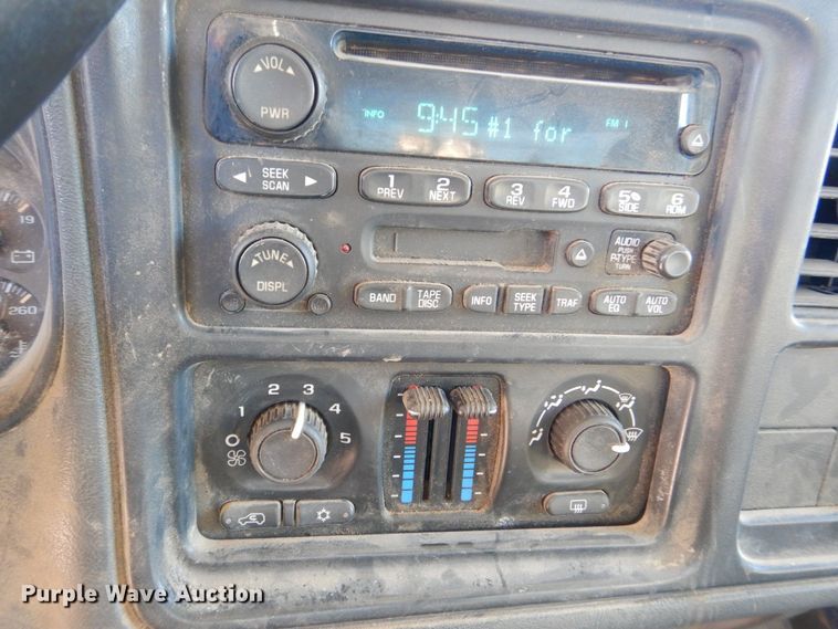 image for item DK5036 2004 Chevrolet Silverado 2500HD  pickup truck