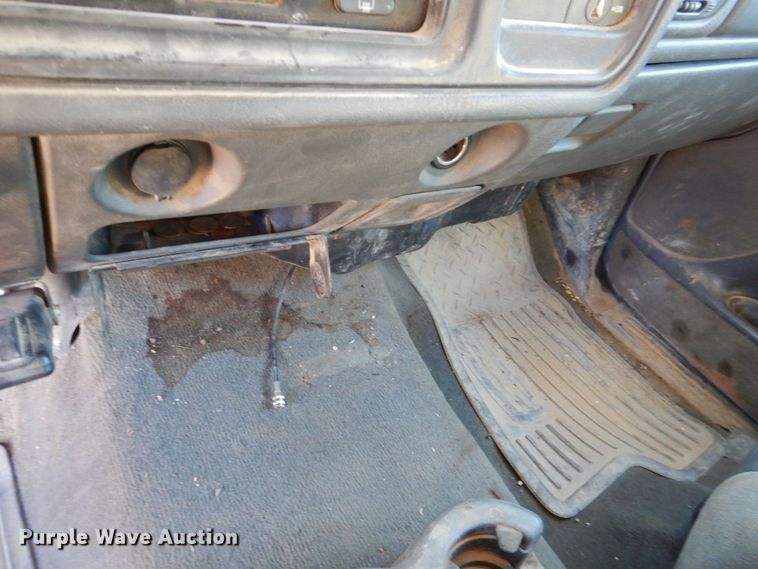 image for item DK5036 2004 Chevrolet Silverado 2500HD  pickup truck