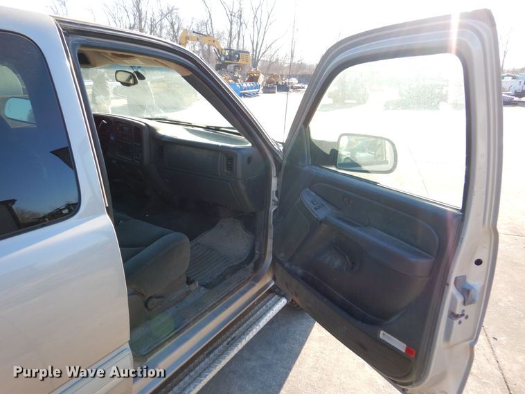 image for item DK5036 2004 Chevrolet Silverado 2500HD  pickup truck