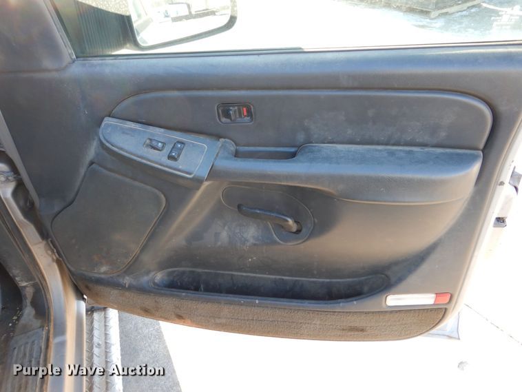 image for item DK5036 2004 Chevrolet Silverado 2500HD  pickup truck