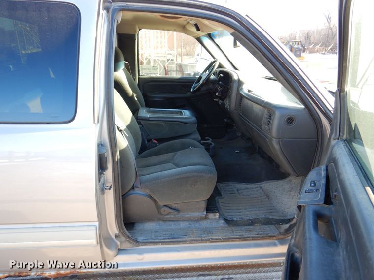 image for item DK5036 2004 Chevrolet Silverado 2500HD  pickup truck