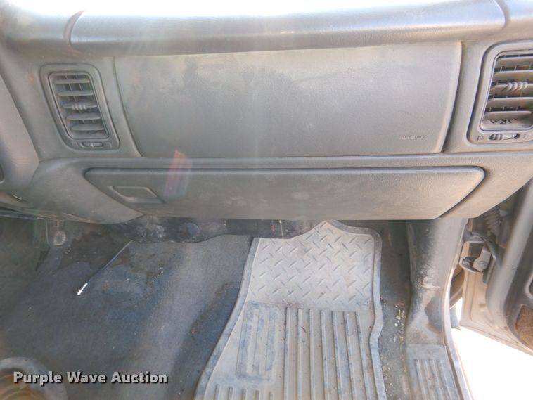 image for item DK5036 2004 Chevrolet Silverado 2500HD  pickup truck