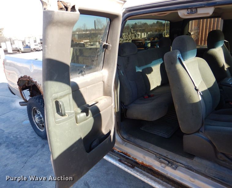 image for item DK5036 2004 Chevrolet Silverado 2500HD  pickup truck