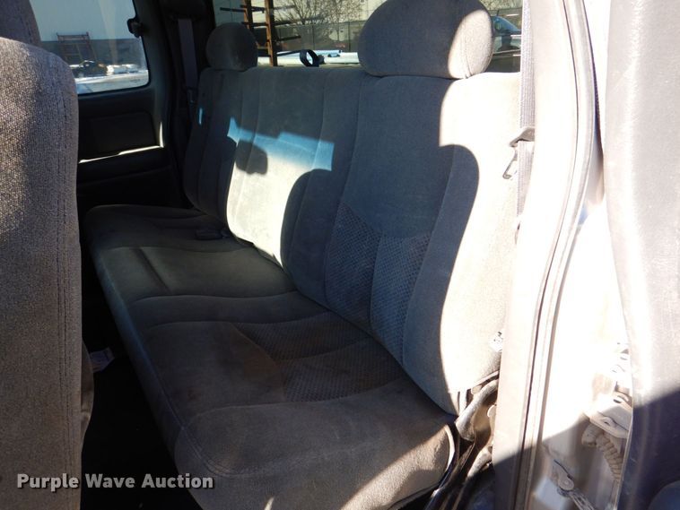 image for item DK5036 2004 Chevrolet Silverado 2500HD  pickup truck