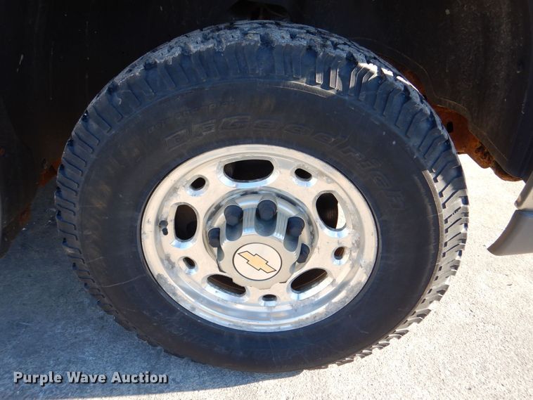 image for item DK5036 2004 Chevrolet Silverado 2500HD  pickup truck