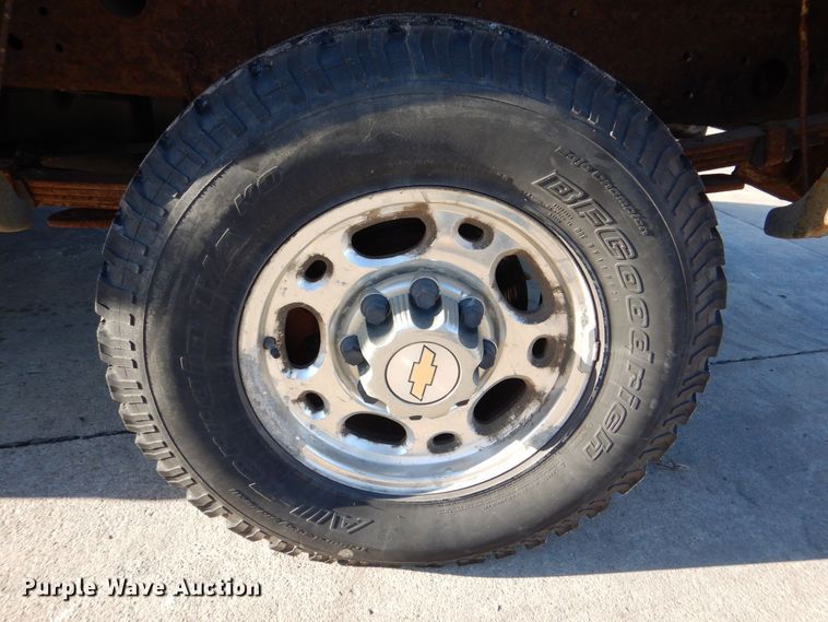 image for item DK5036 2004 Chevrolet Silverado 2500HD  pickup truck