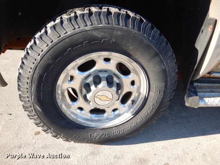 image for item DK5036 2004 Chevrolet Silverado 2500HD  pickup truck