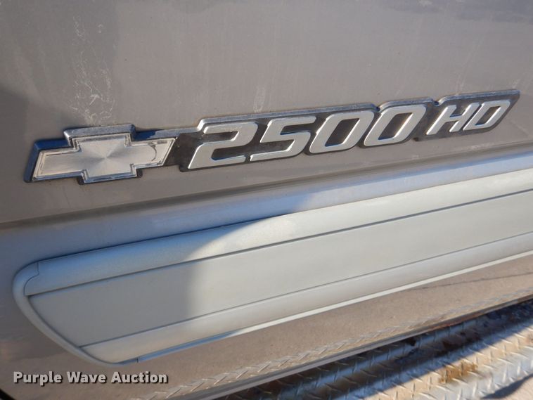 image for item DK5036 2004 Chevrolet Silverado 2500HD  pickup truck