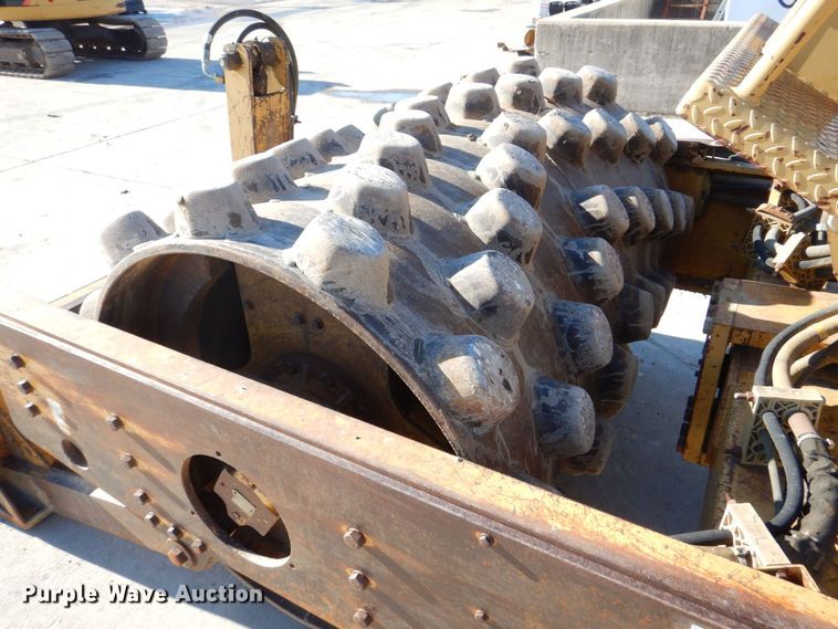 image for item DK5058 1999 Caterpillar CP433C  single drum vibratory roller