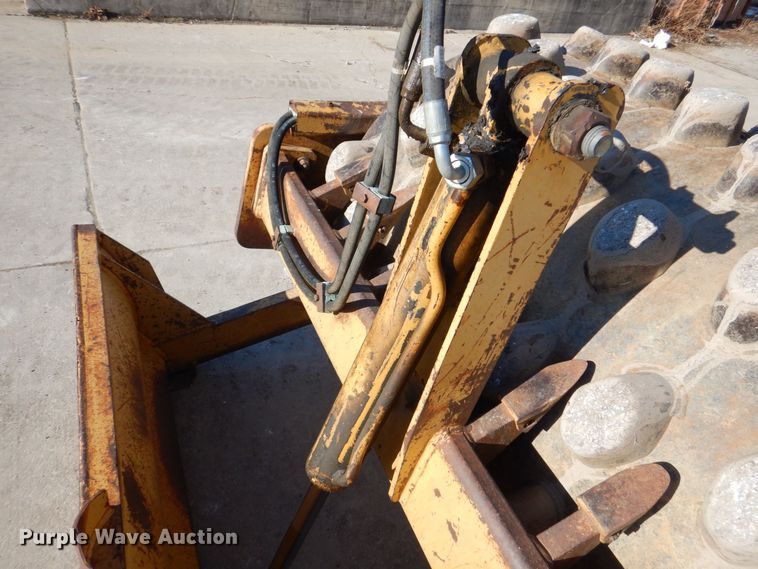 image for item DK5058 1999 Caterpillar CP433C  single drum vibratory roller