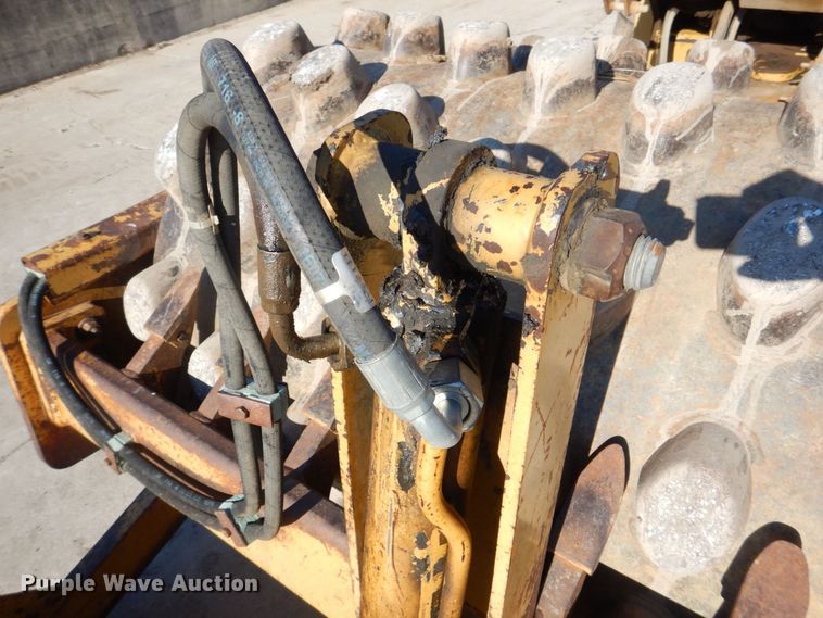 image for item DK5058 1999 Caterpillar CP433C  single drum vibratory roller