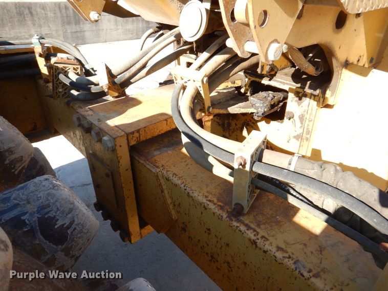 image for item DK5058 1999 Caterpillar CP433C  single drum vibratory roller