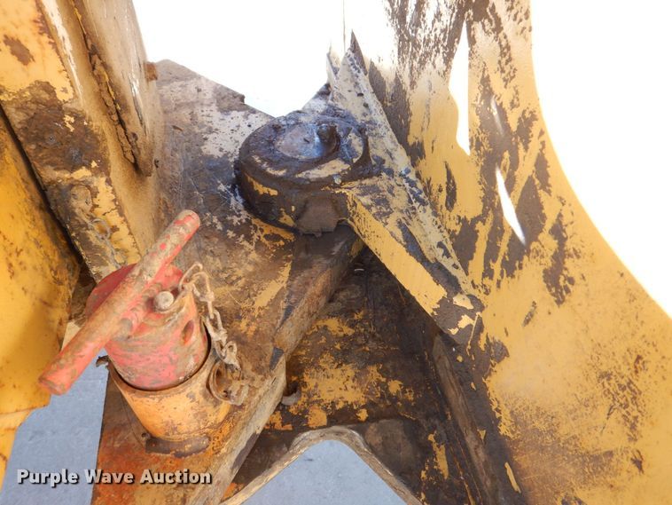 image for item DK5058 1999 Caterpillar CP433C  single drum vibratory roller