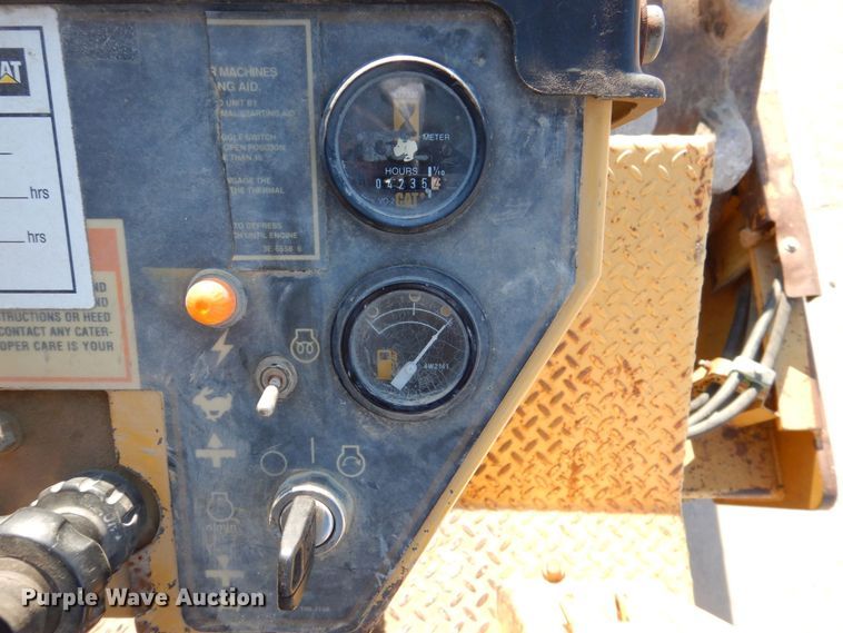 image for item DK5058 1999 Caterpillar CP433C  single drum vibratory roller