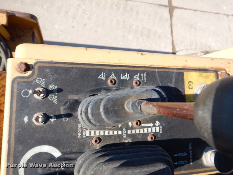 image for item DK5058 1999 Caterpillar CP433C  single drum vibratory roller