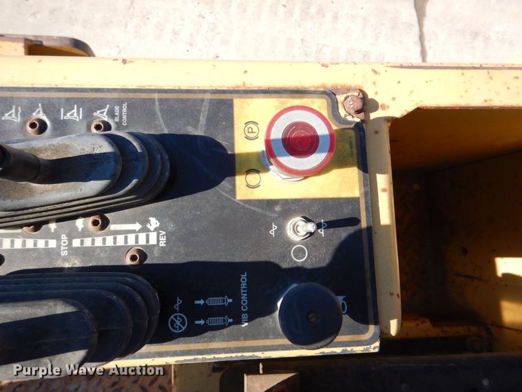 image for item DK5058 1999 Caterpillar CP433C  single drum vibratory roller