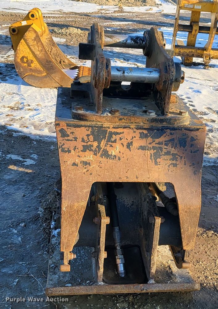 image for item DK5064 Caterpillar CVP75  excavator plate compactor