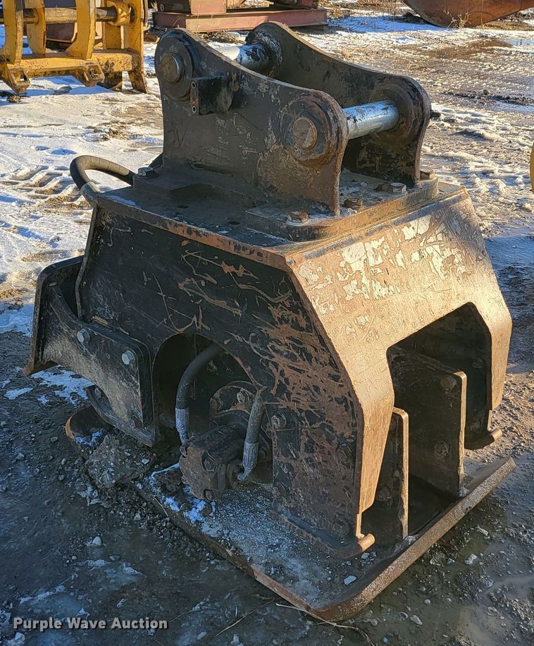 image for item DK5064 Caterpillar CVP75  excavator plate compactor