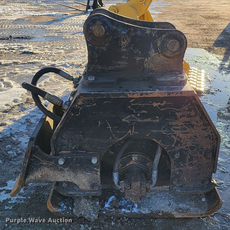 image for item DK5064 Caterpillar CVP75  excavator plate compactor