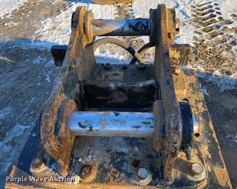 image for item DK5064 Caterpillar CVP75  excavator plate compactor