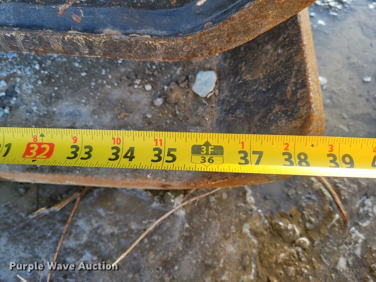 image for item DK5064 Caterpillar CVP75  excavator plate compactor