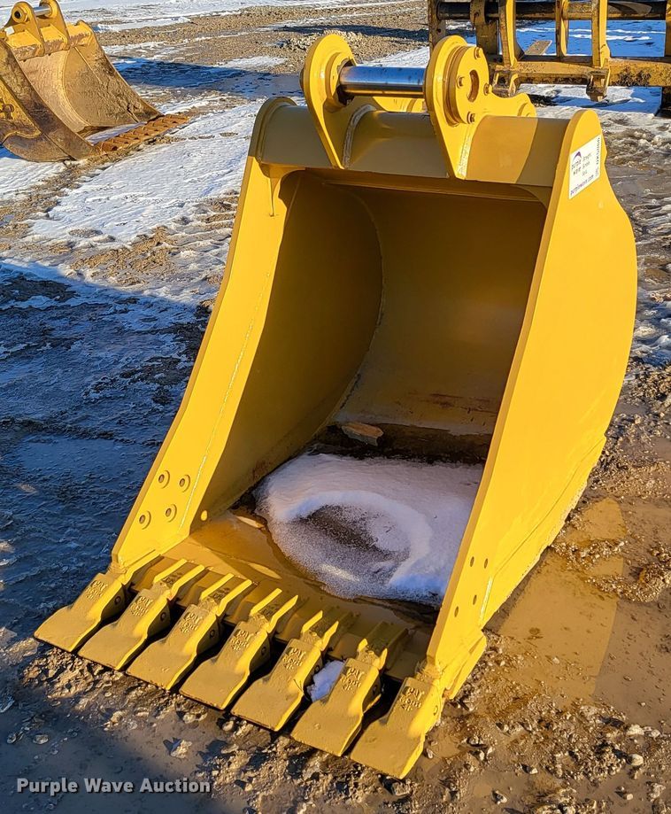image for item DK5066 Caterpillar  36" W excavator bucket