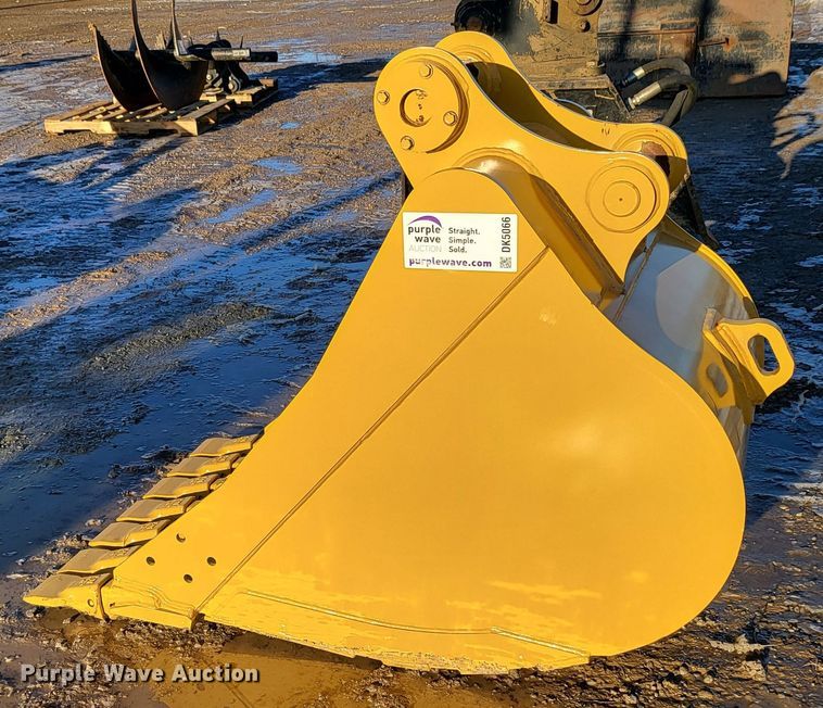 image for item DK5066 Caterpillar  36" W excavator bucket